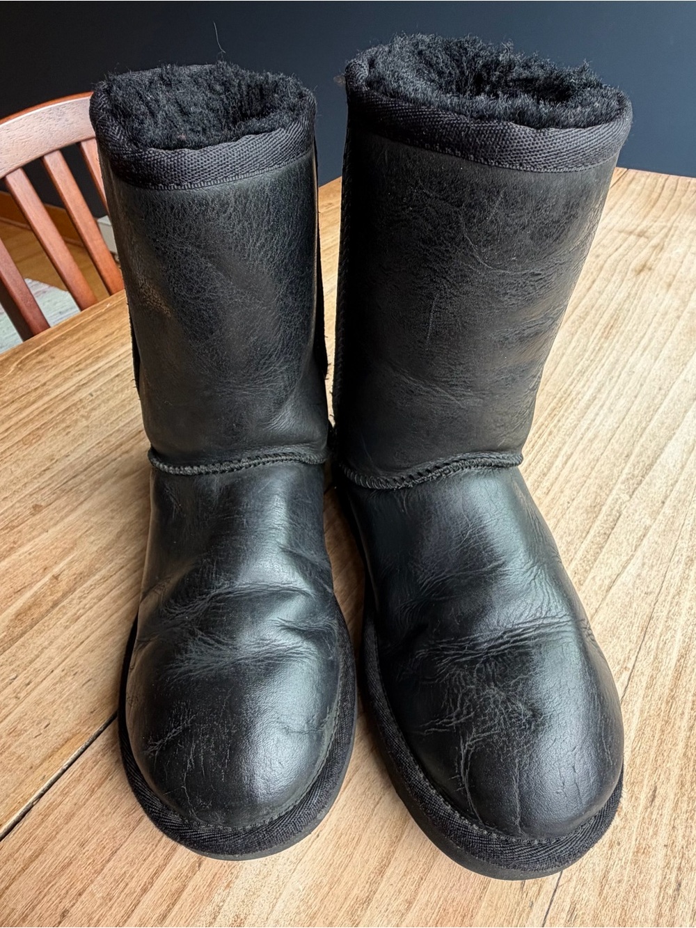 UGG Australia Black Leather Classic Mid-Calf Boots Women’s Size 7 Shearling Line